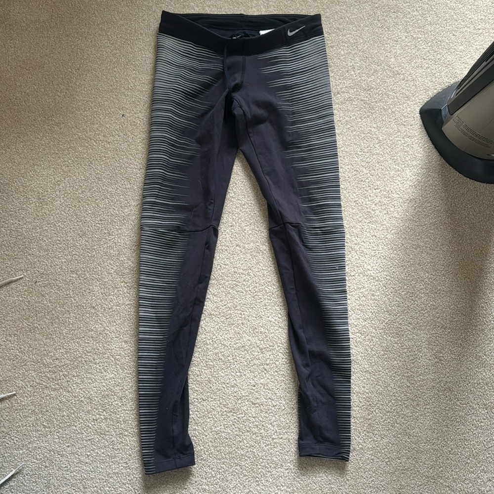 Nike reflective stripe leggings